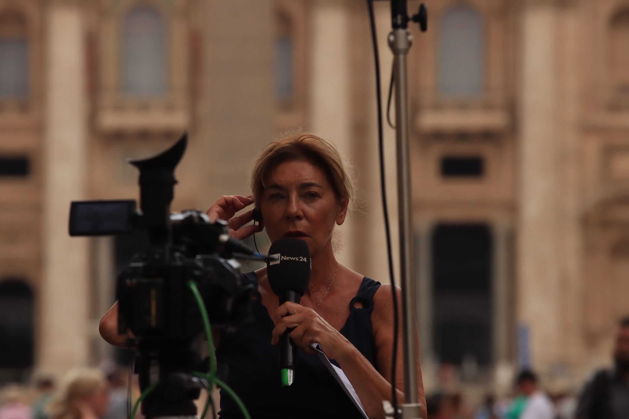 Zdjęcie do artykułu: Telewizja informacyjna – jak powstają wiadomości?